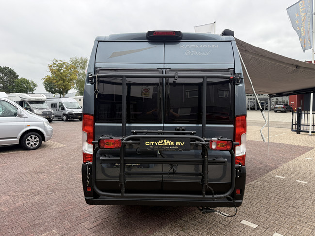 Karmann davis 620 9 traps automaat buscamper 141 pk euro 6 lengte bedden luifel hordeur uitzwenkbare fietsendrager zonnepanneel foto: 5
