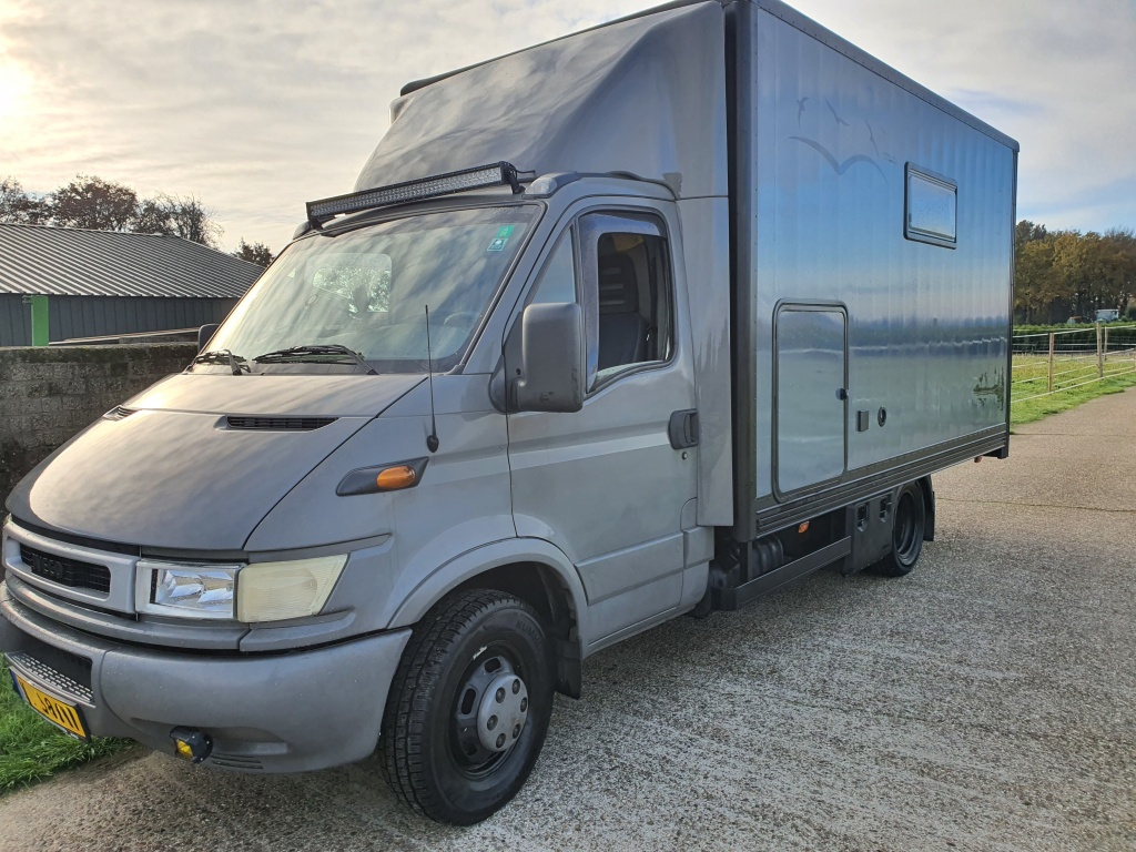 Iveco  2.3 TD Expeditie Camper off-grid met zonnepanelen. foto: 1
