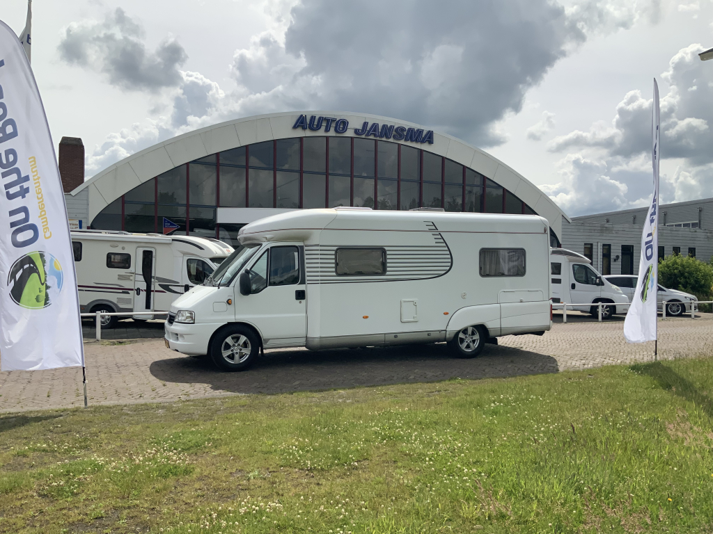 LMC  Fiat Ducato  2,8 JTD  128 PK , AUTOMAAT   Half-integraal ,  Motor-airco , 2 Lengte-bedden ( Laag ) , Alko-chassis  etc. Bj 2003 Camper centrum on the road Marum  foto: 30