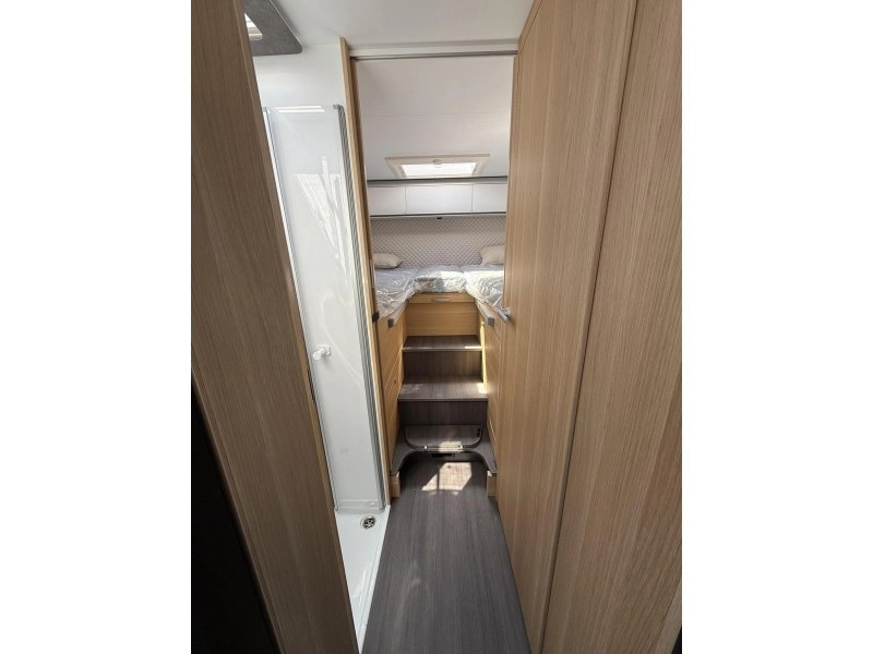 Adria Coral Plus 670 DL Face To Face  foto: 16
