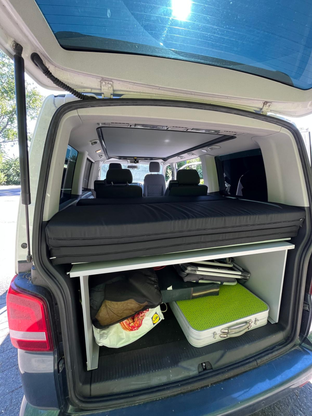 VOLKSWAGEN MULTIVAN STARTLINE photo: 20