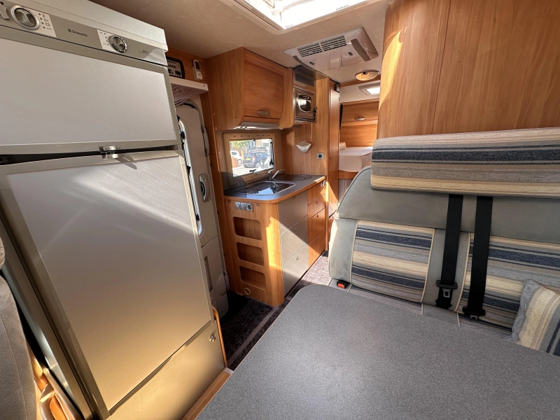 Adria Coral 660 SL 160PK Lengtebedden Airco  foto: 7