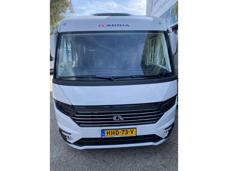 Adria Sonic 600 SL 180CV (ex-alquiler) foto: 1
