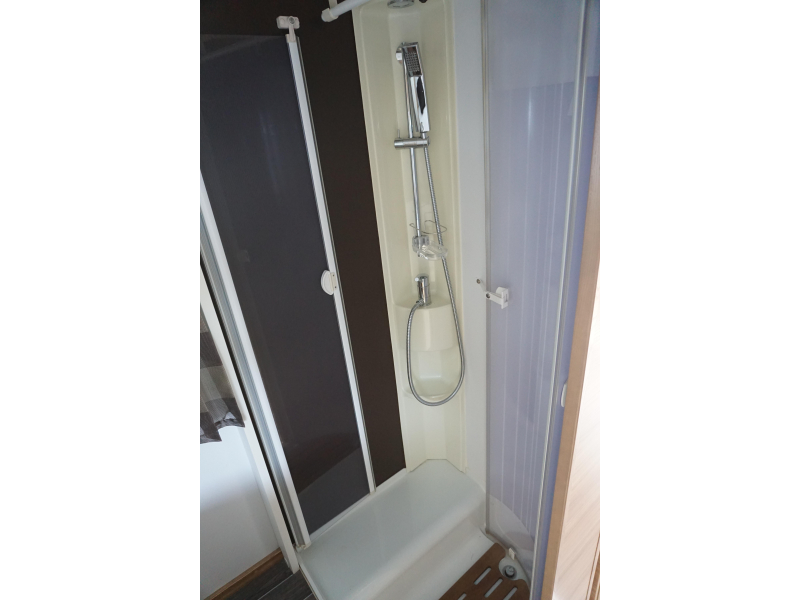 Adria Matrix Platinum 670 SC 5. Sitzplatz / Dachklimaanlage Foto: 14