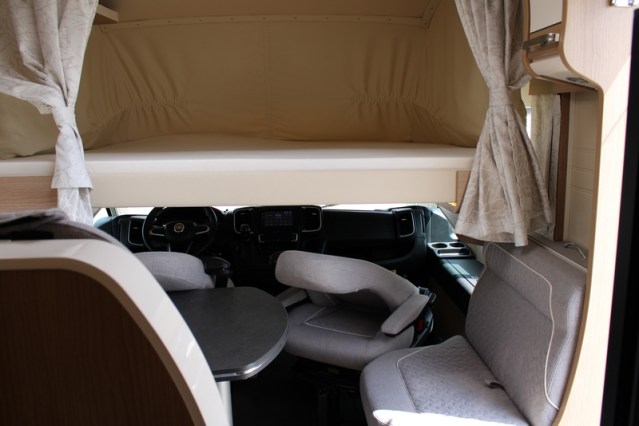 Robuuste AUTOMAAT 180 pk Malibu I 490 LE by Carthago hef-en enkele lengte bedden (124  foto: 61