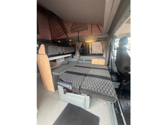 Westfalia ford nugget 4 slaapplaatsen airco hefdak lmv standkachel trekhaak zonnepaneel bearlock foto: 13