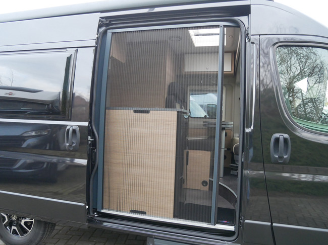 RoadCar (Pössl Groep) R540, Compacte 5.40 Meter Buscamper foto: 21