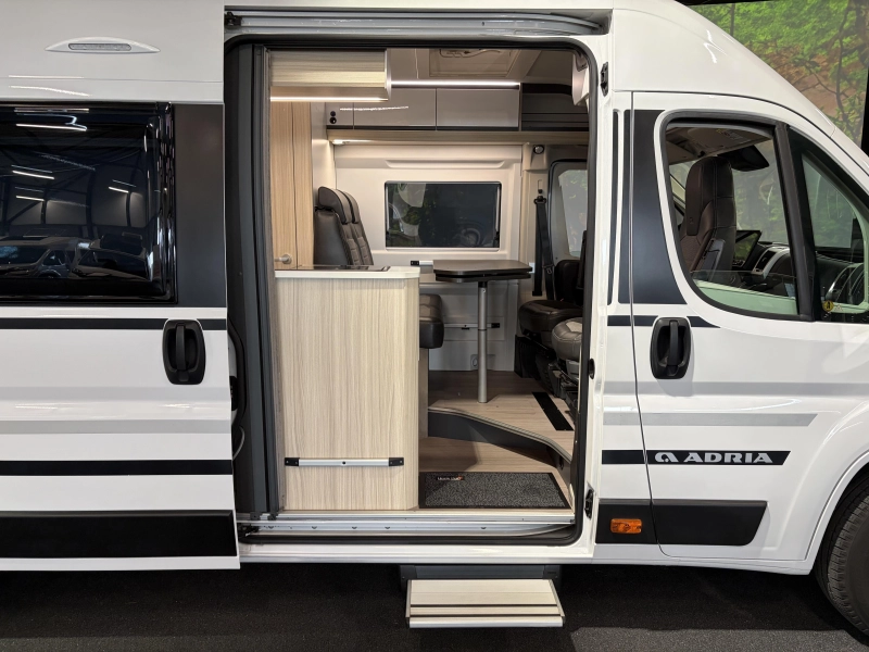 Adria Twin Axess 640 SL zonnepaneel / omvormer  foto: 7