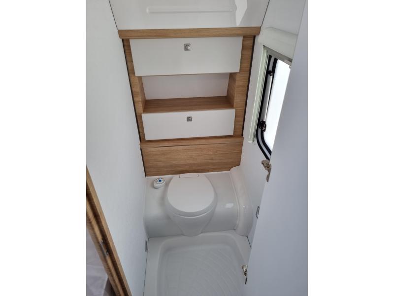 Fendt Bianco Activ 445 SFB 1700 kg - Truma Combi 4e  foto: 16