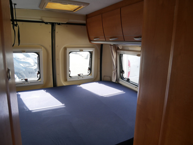 ROLLER Team Livingstone 2, 6 Meter Buscamper, Dwarsbed, Van Swing foto: 18