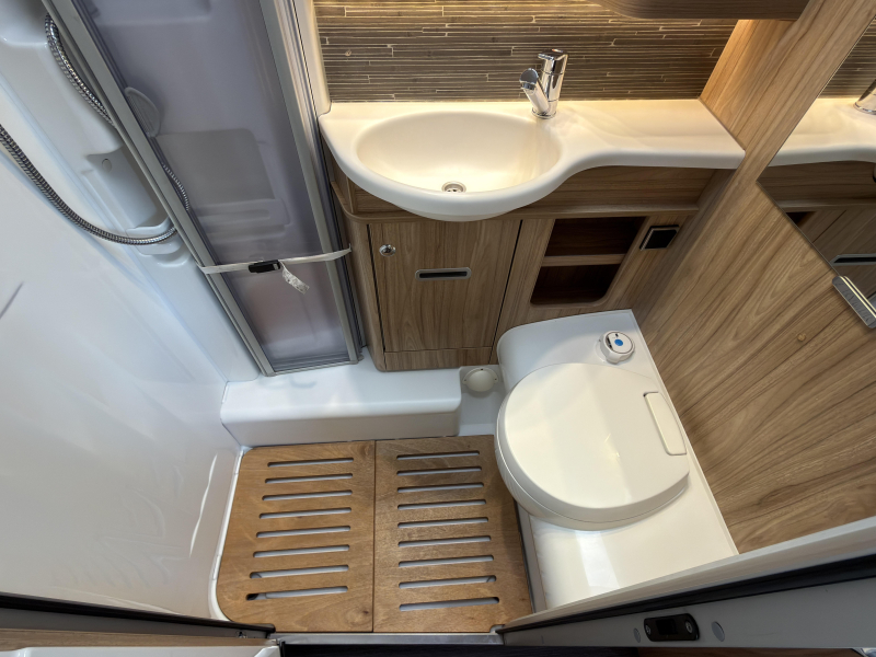 Hymer Exsis-T 588 LENGTE BEDDEN-LUCHTVERING  foto: 12