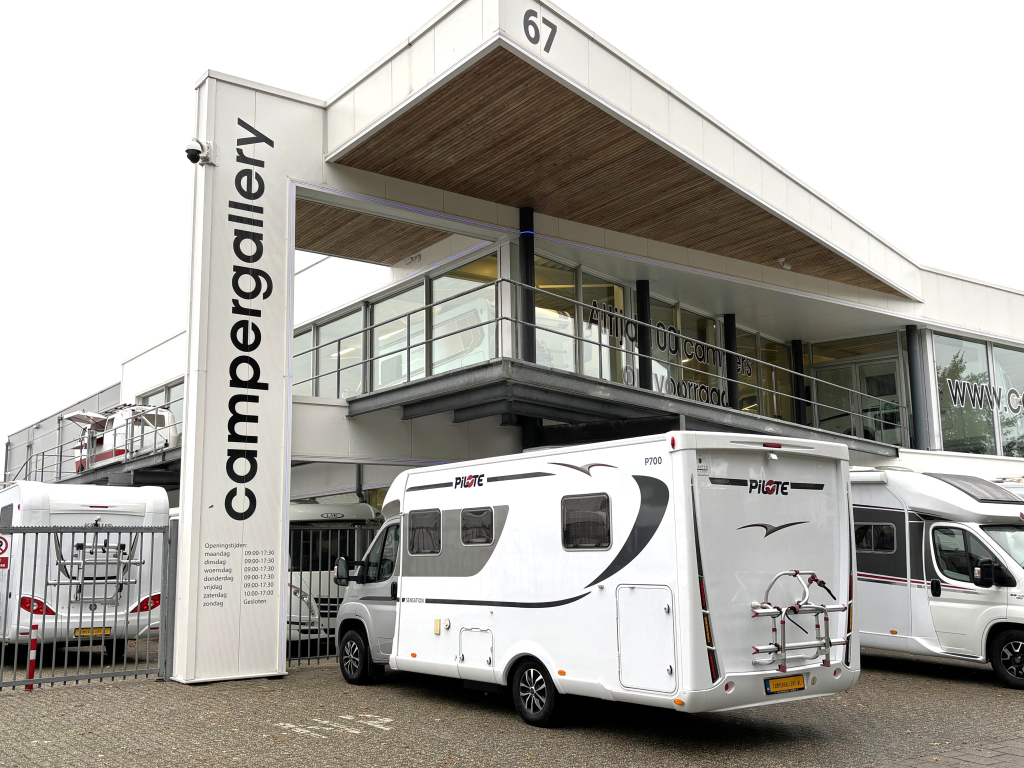 Pilote Sensation 700 P QUEENSBED 6.99M XXL GARAGE CONSTRUCT foto: 20