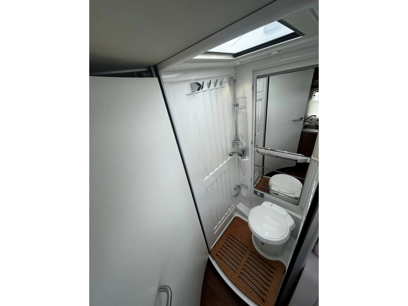 Hymer Exsis 474 T 474 lengte bed 25.000 km  foto: 13