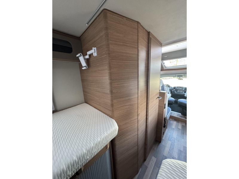 Weinsberg CaraLoft 650 MEG photo: 19