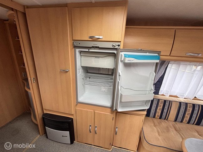 TEC 530 TDF voortent rondzit vastbed L keuken foto: 8