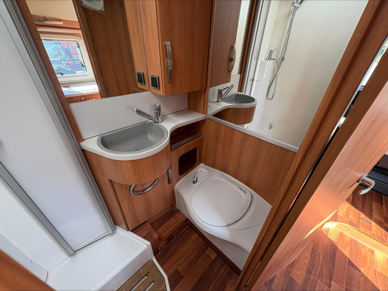 Hymer Exis-i 678 zeer compleet  foto: 9