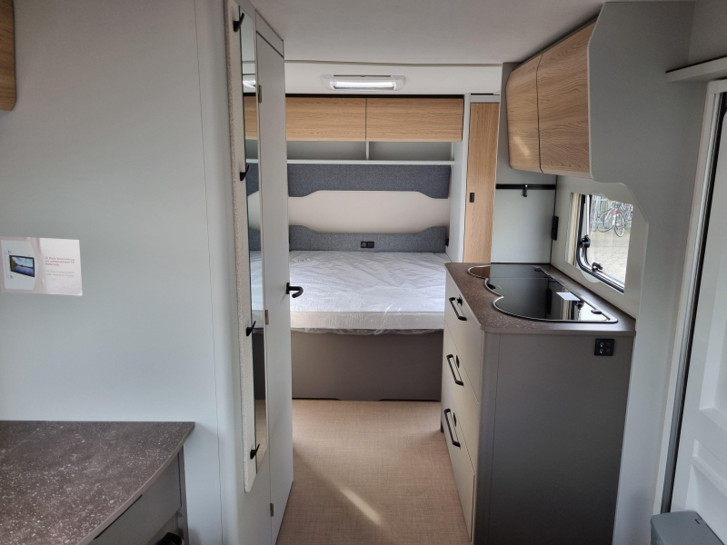 B&uuml;rstner B66 485 TS Queens bed - 1800 kg photo: 3