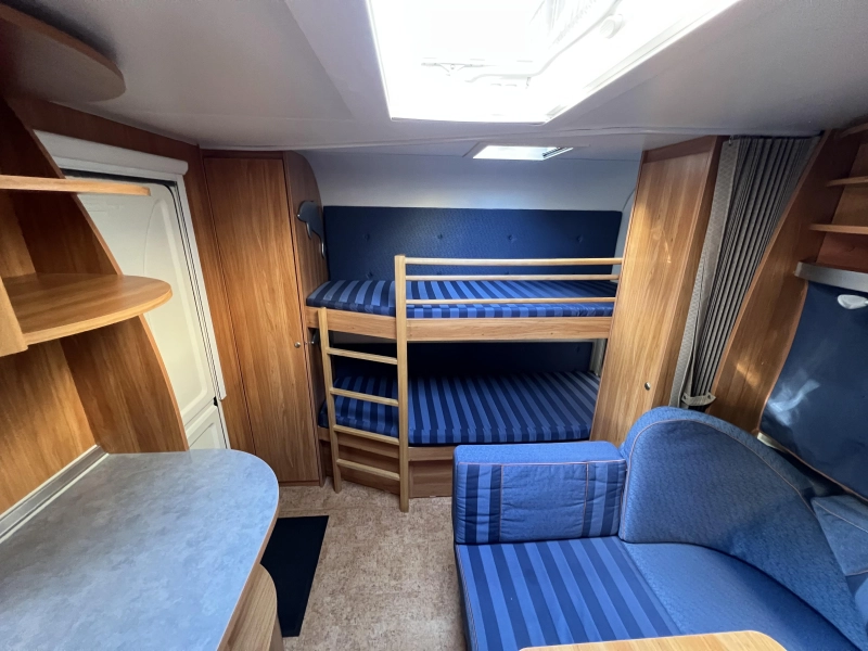 Bürstner Flipper 550 TK stapelbed  foto: 4