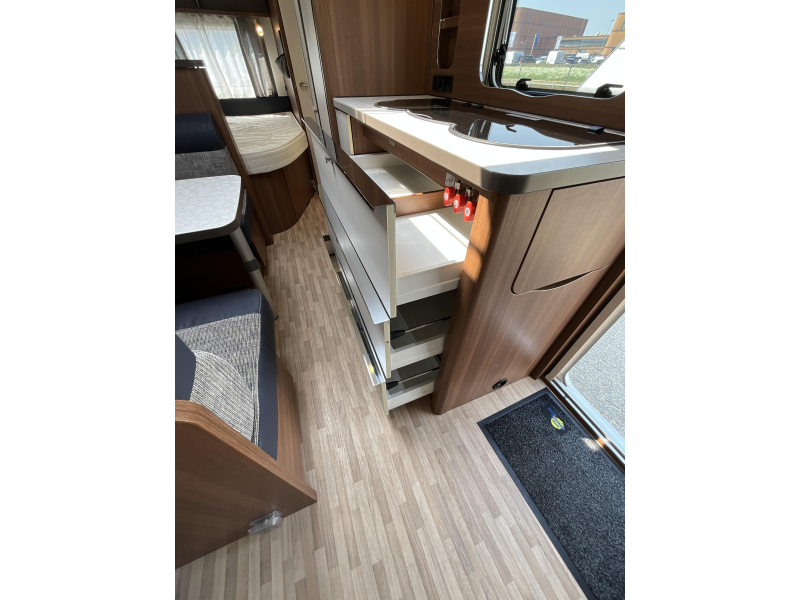 LMC Vivo 520 K STAPELBED-MOVER-VOORTENT  foto: 6