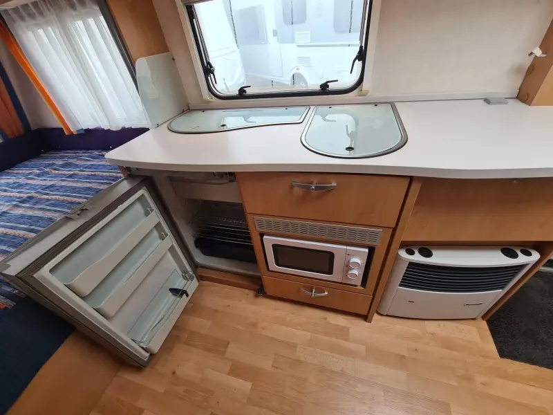 Knaus Sudwind Special 420 QD Voortent, Cassetteluifel!  foto: 12