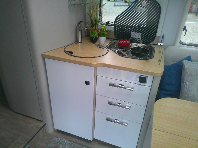 Hymer Tramp S 685 Als nieuw! super compleet  foto: 9