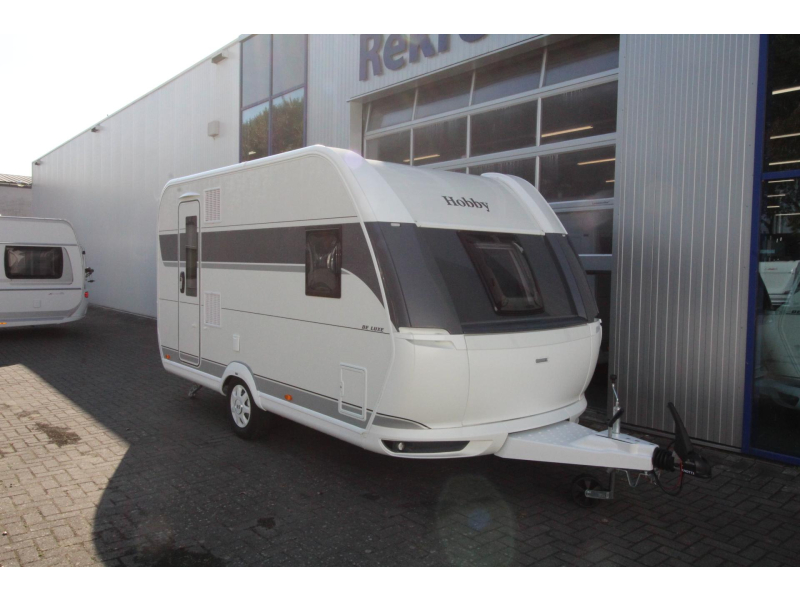 Hobby De Luxe 400 SFE Cama francesa y nevera alta foto: 2