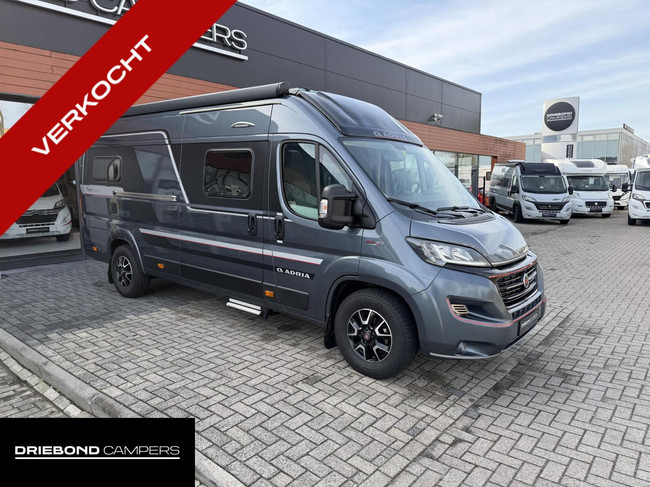 Adria Twin Supreme 640 SGX Zonnepaneel Trekhaak Skyroof Luifel