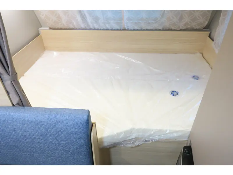 Weinsberg CaraCito 470 QDK STAPELBED+VASTBED+GARAGE  foto: 6