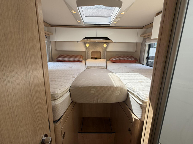 Hymer BML-I 780 MasterLine Bovenkasten Level 2X Airco Lithium foto: 23
