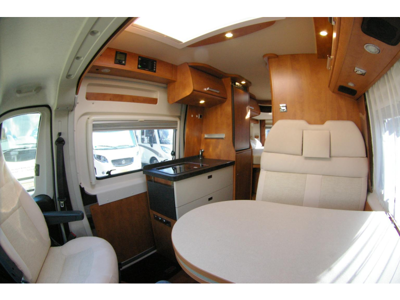 Carthago Malibu 600 Automaat, Dwarsbed.  foto: 10