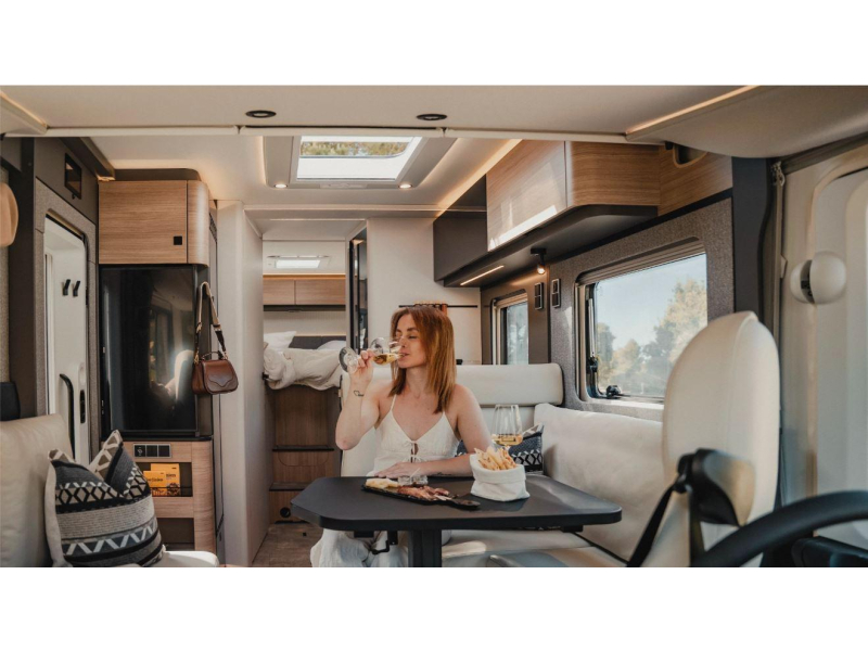 Hymer B-MC I 680 ARMARIOS SUPERIORES EN LUGAR DE CAMA ABATIBLE! foto: 16