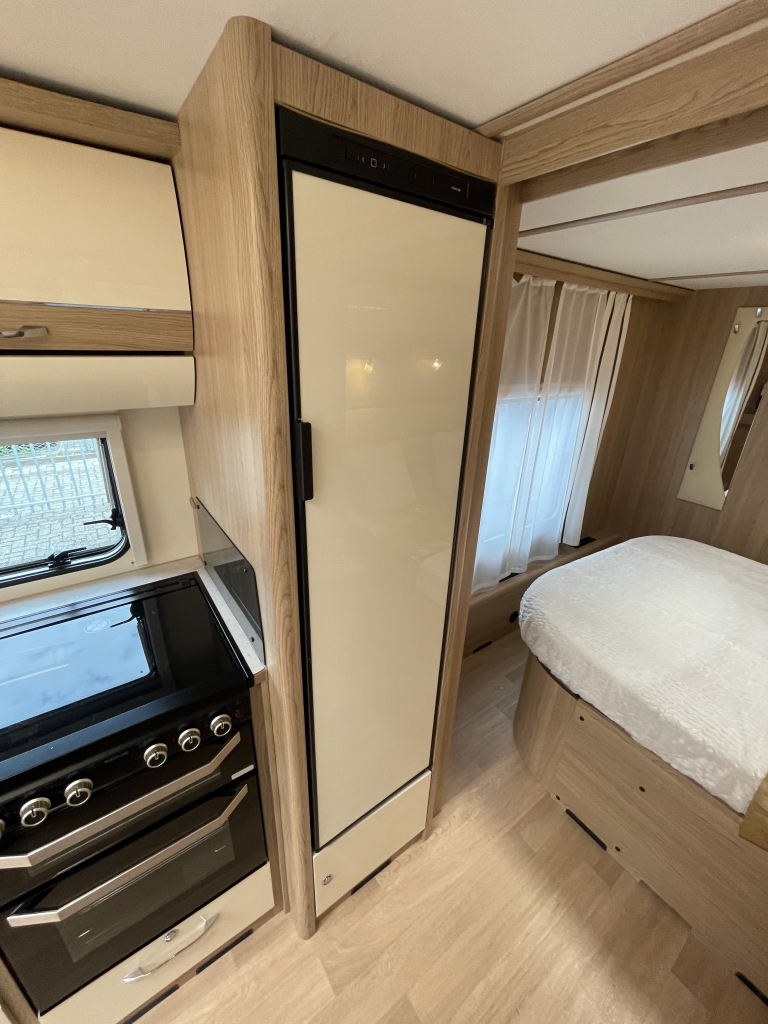 LMC Caravans Exquisite 685 VIP QUEENSBED + RONDZIT TANDEMASSER 2025 ! foto: 7