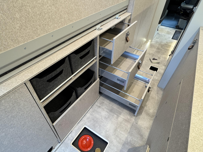 Hymer Grand Canyon S 700 4x4 - toit relevable - lit longitudinal photo : 18