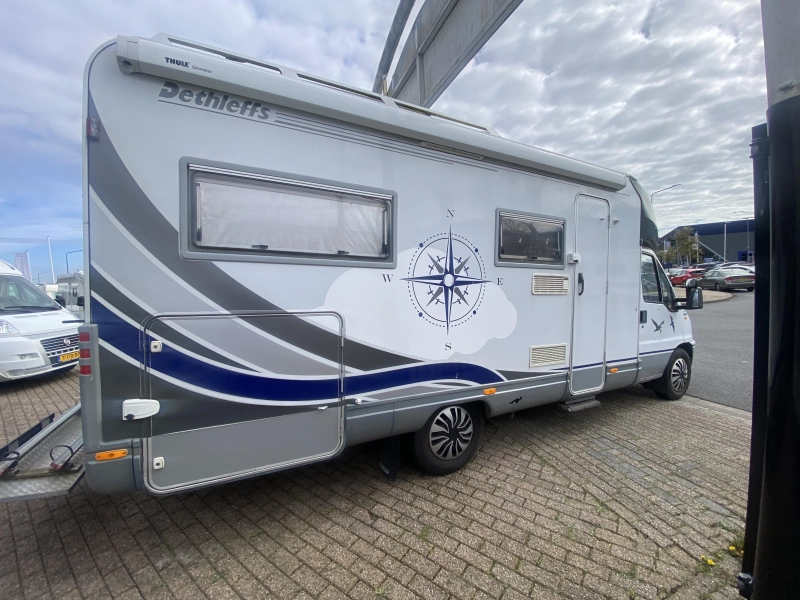 Dethleffs Globetrotter Frans bed Airco dinette  foto: 3