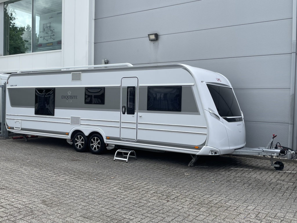 LMC Caravans Exquisite 685 VIP QUEENSBED + RONDZIT TANDEMASSER 2025 ! foto: 0