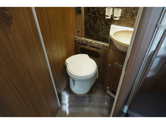 Hymer B 708 SL 180 CV Aut. | Sistema de nivelaci&oacute;n | Bater&iacute;as de litio | Aire acondicionado de techo foto: 16