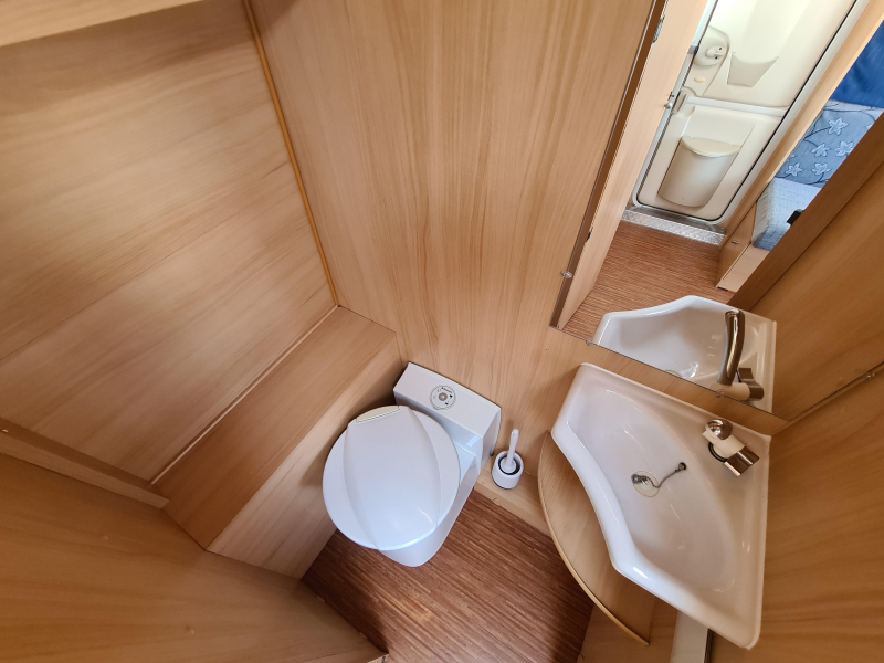 LMC Viola 330 Incl. Voortent! 2009/2011  foto: 12