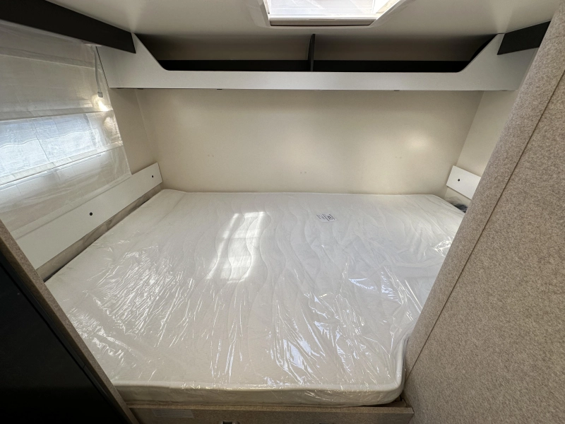 McLouis Glamys 320 8-Person Alcove 140HP photo: 19