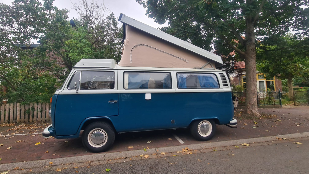 VOLKSWAGEN TRANSPORTER OLDTIMER KAMPEERAUTO
