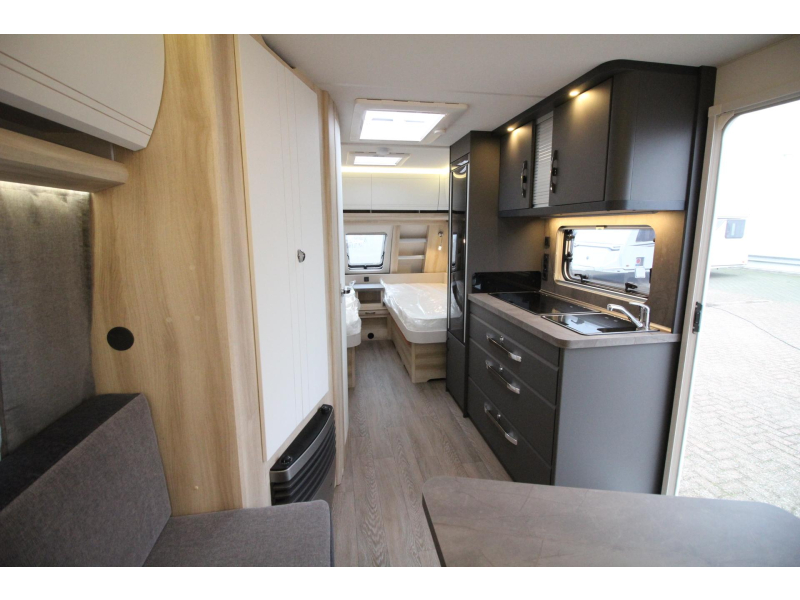 Hobby De Luxe 495 UL &iexcl;Camas individuales y asiento redondo! foto: 10