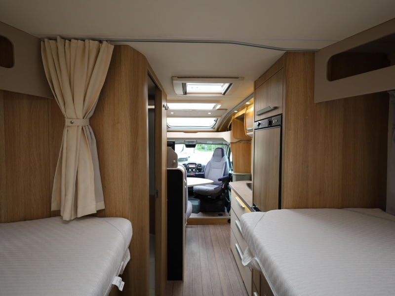 Knaus Sky TI 650 MEG camas individuales | enganche de remolque foto: 3
