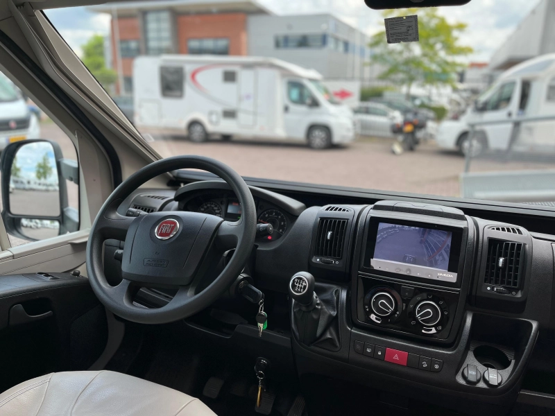 Pilote P 650 GJ Camper, low single beds photo: 12