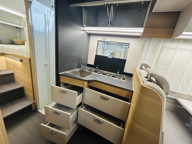 Adria MATRIX 670 SL Axess Camas separadas, suelo completamente plano, 5 plazas con cintur&oacute;n foto: 13