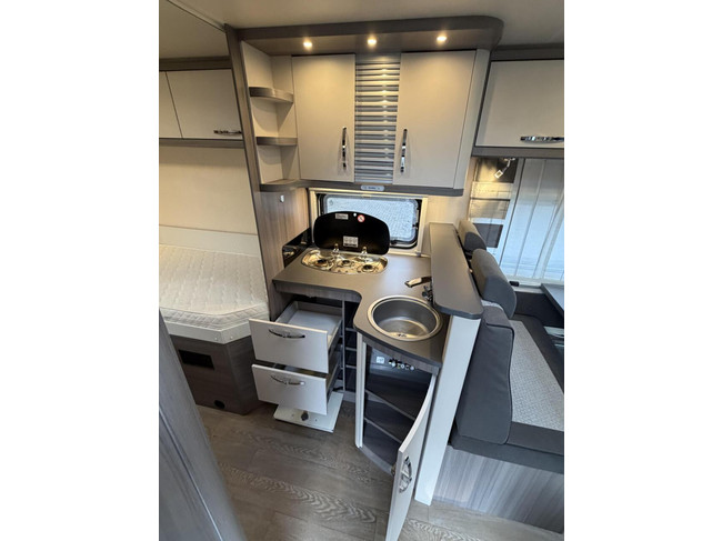 Hobby Optima Ontour T 70 E Single Beds Large Bathroom Awning photo: 14