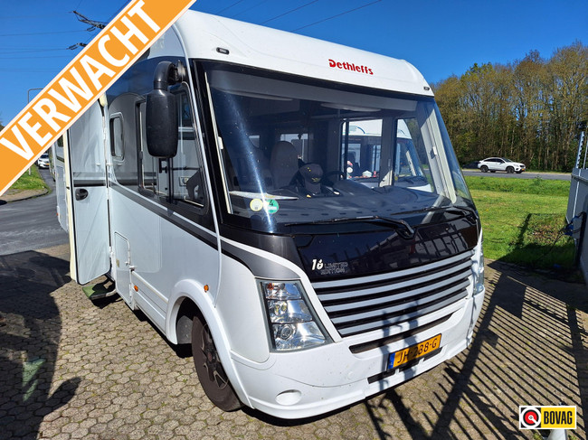 Dethleffs Sixteen 7150 EB LOW SINGLE BEDS+LIFT BED