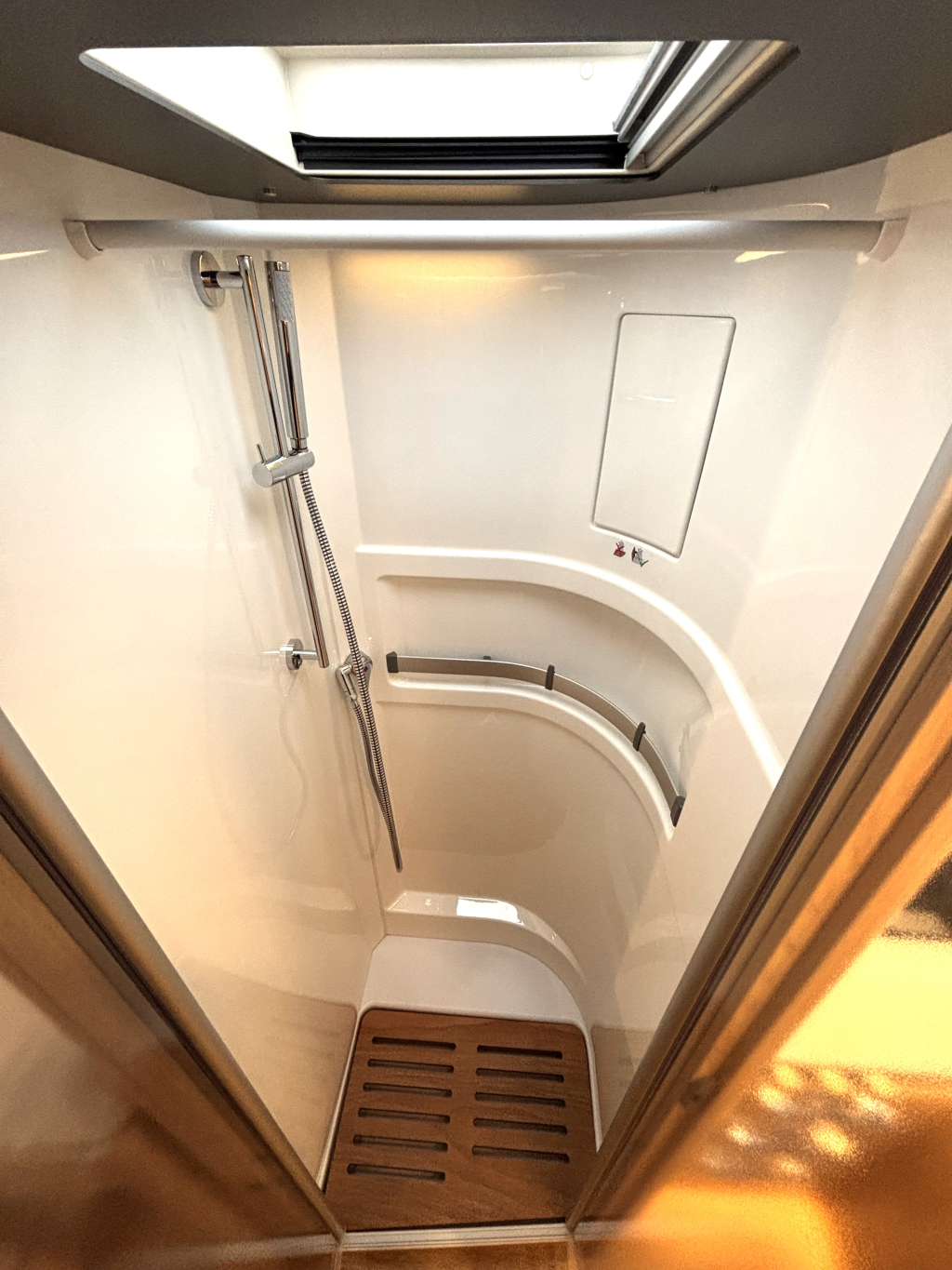 Hymer BMC 680 SilverLine MERCEDES 9T AUTOMAAT ENKELE BEDDEN foto: 10