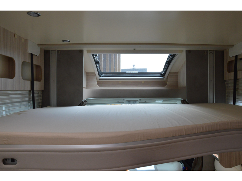 Elnagh T-Loft 450 Querbett und Hubbett Foto: 21