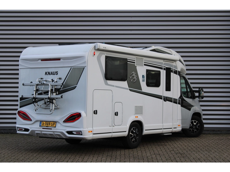 Knaus Sky Wave 60 Years 650 MEG Fiat 140PK Lengtebedden  foto: 2