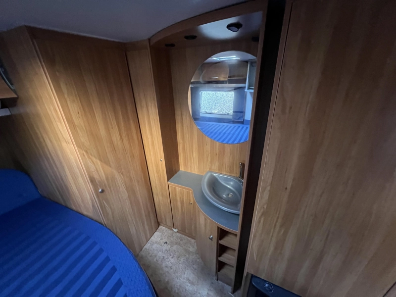 Bürstner Flipper 550 TK stapelbed  foto: 11