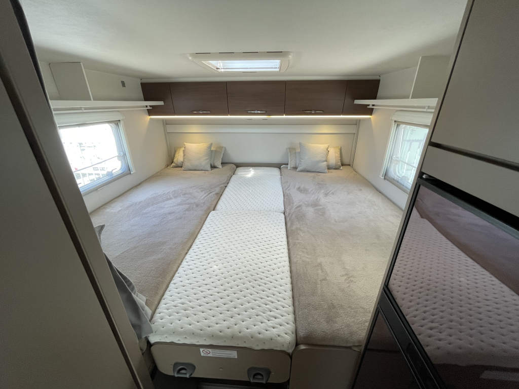 Hymer Etrusco T7300 SB EINZELBETTEN + HUBBETT FAHRRADTR&Auml;GER LIFT Foto: 3